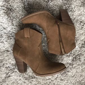 American Eagle booties
